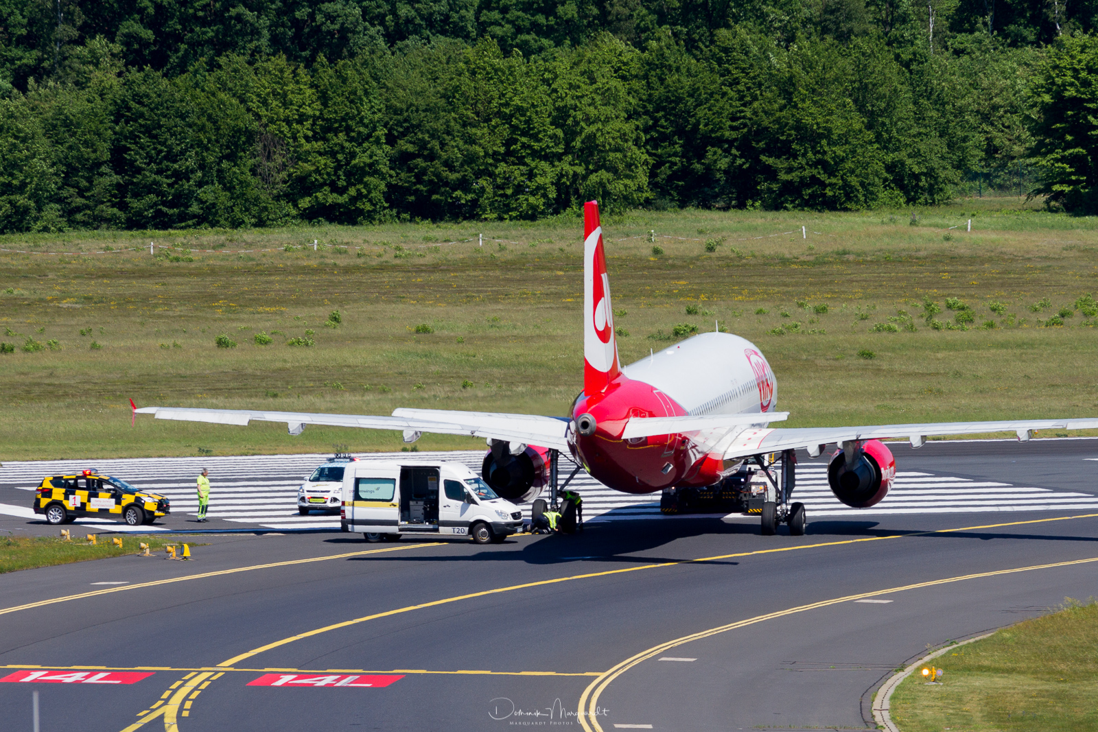Air Berlin (Niki) / Airbus A320-214 / D-ABHH / CGN / EDDK