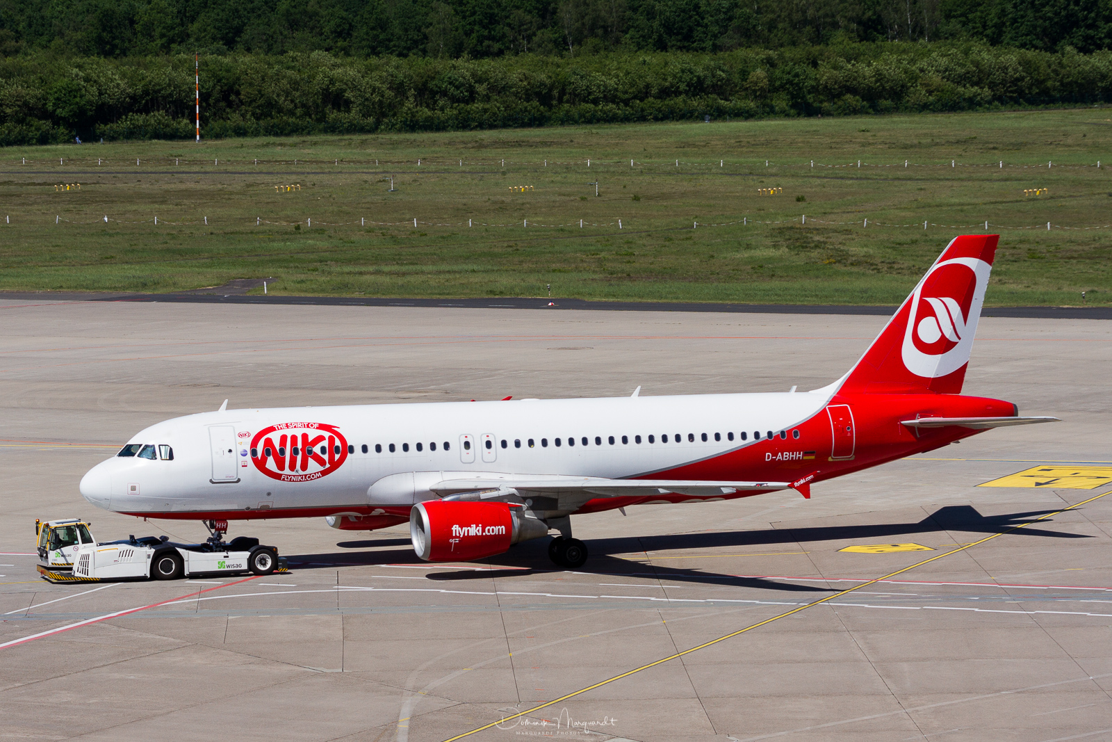 Air Berlin (Niki) / Airbus A320-214 / D-ABHH / CGN / EDDK